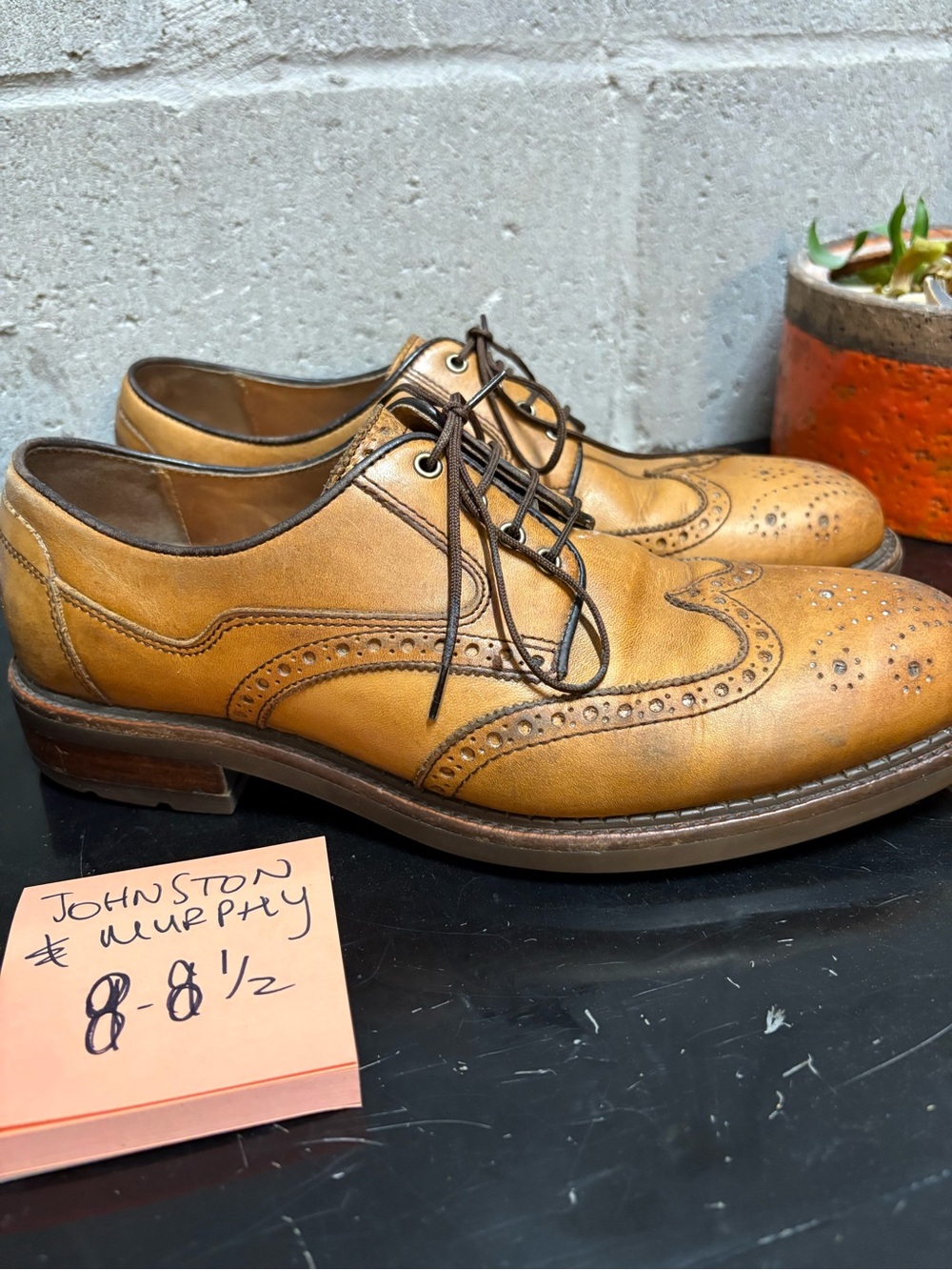 Johnston & Murphy Men's Tan Brogue Wingtip Oxfords